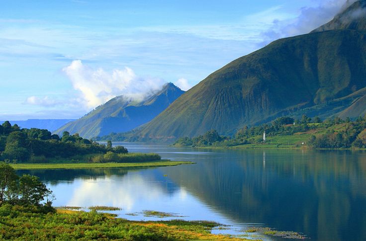 Surga Tersembunyi! 5 Danau Terindah di Indonesia ⭐